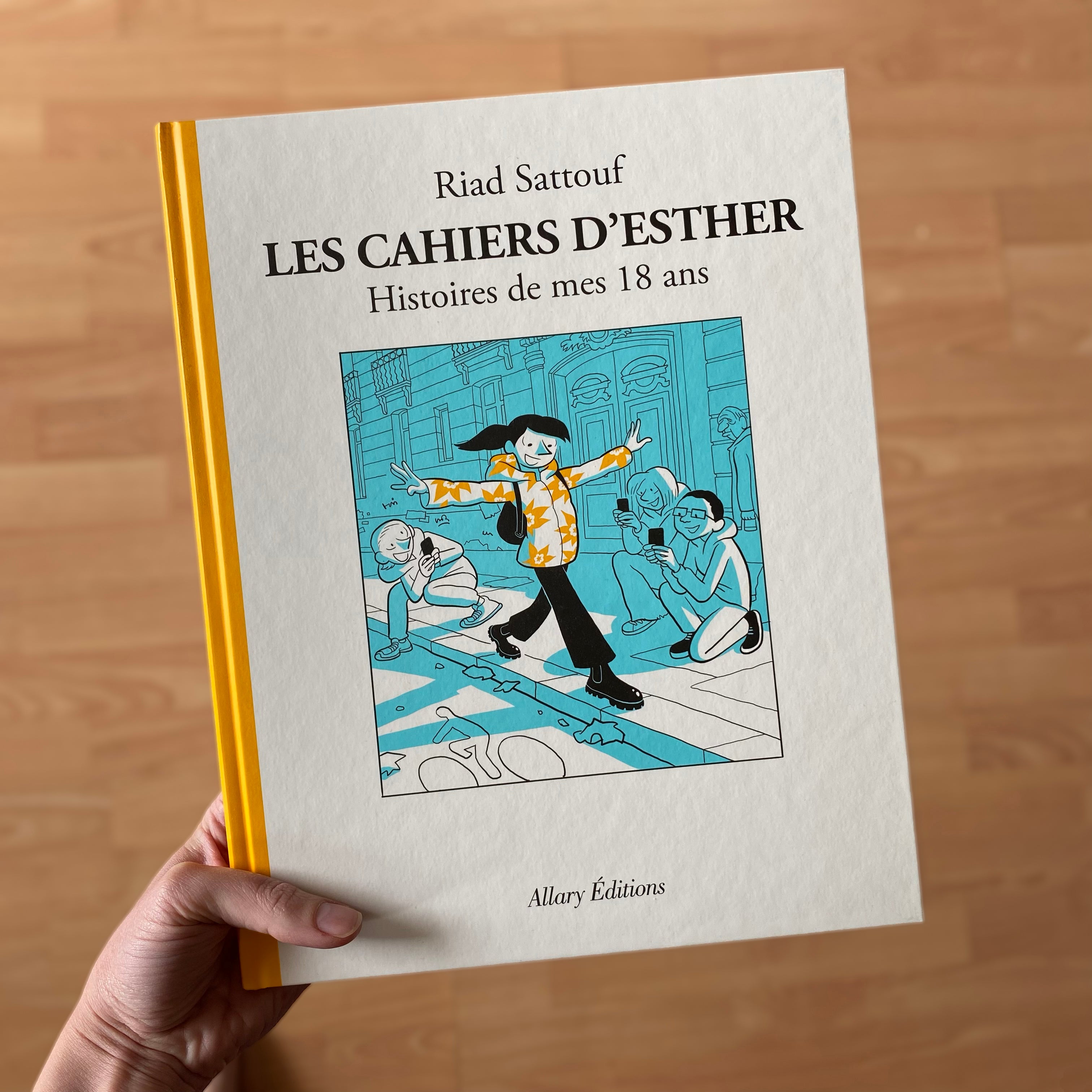 Le dernier tome <br>de la série culte <br> "Les Cahiers d'Esther" !