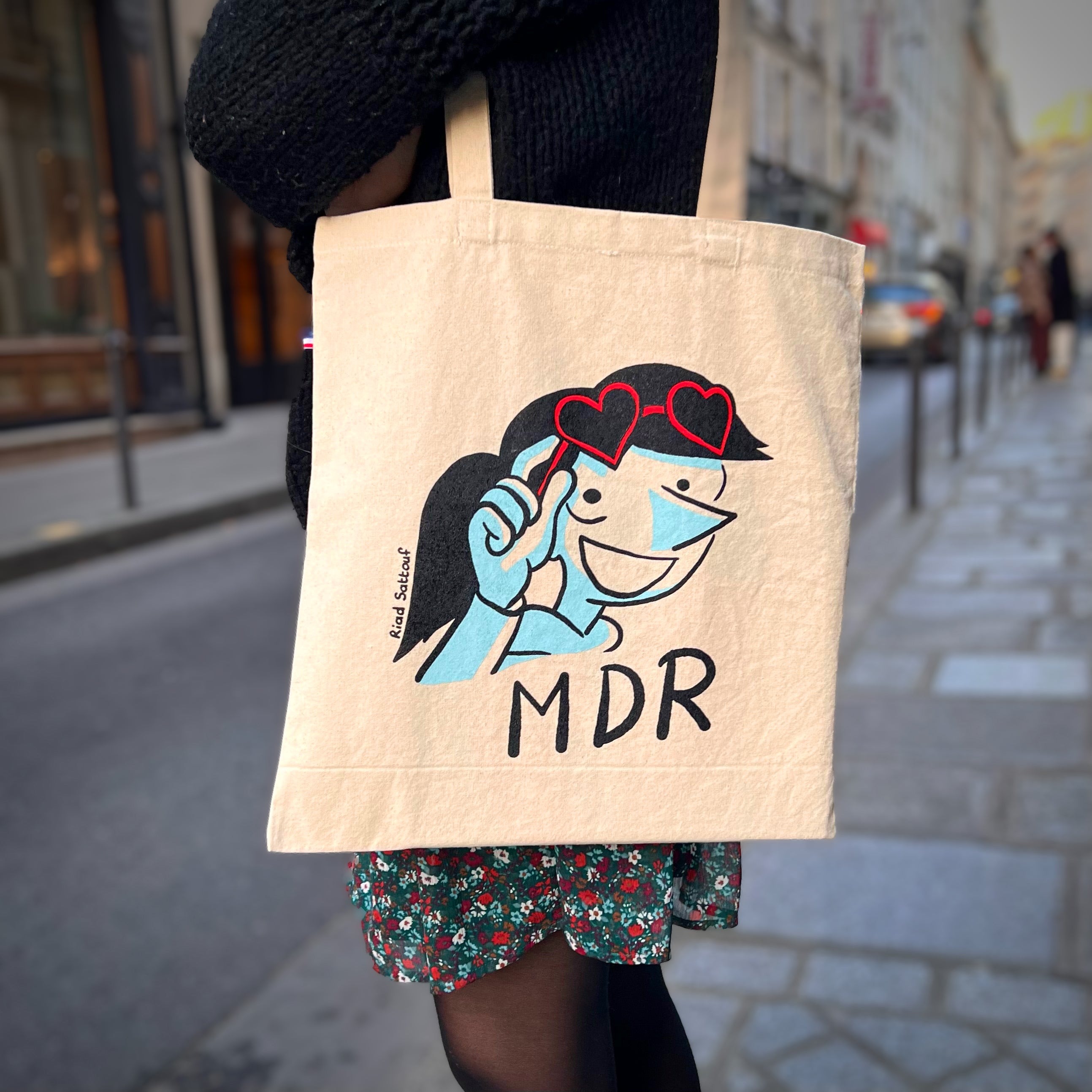 <strong>LES CAHIERS D'ESTHER </strong><br> Tote bag le plus stylé du monde