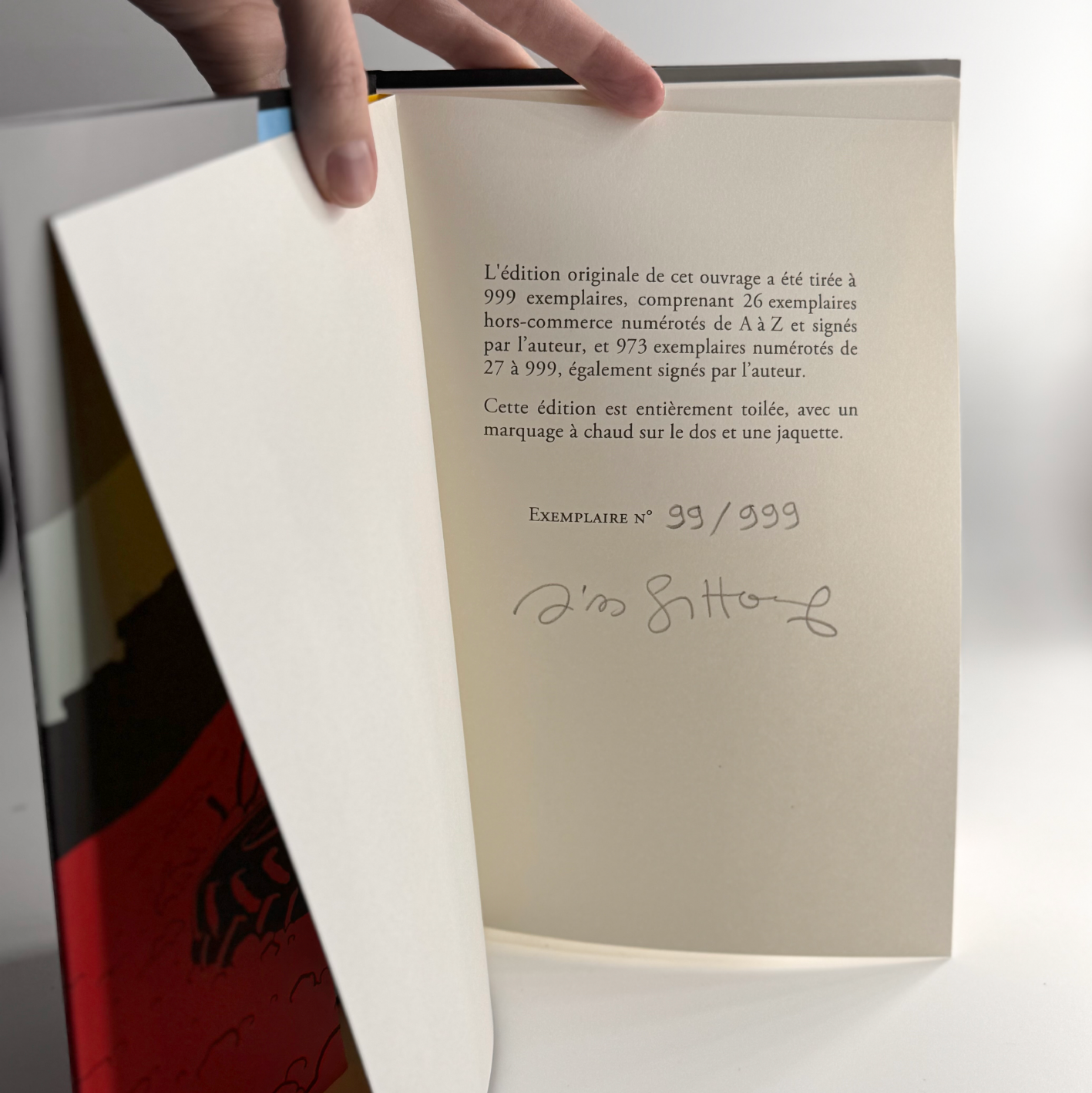 <font color="red"> NOUVEAUTÉ EXCLUSIVE <br></font> <strong>Livre « L'Arabe du futur, Moi Fadi, le frère volé » <br> ÉDITION LUXE TOILÉE ET TIRÉ À PART</strong><br> <font color="red"> Limité à 999 ex<br>  numérotés et signés par <br> Riad Sattouf</font>